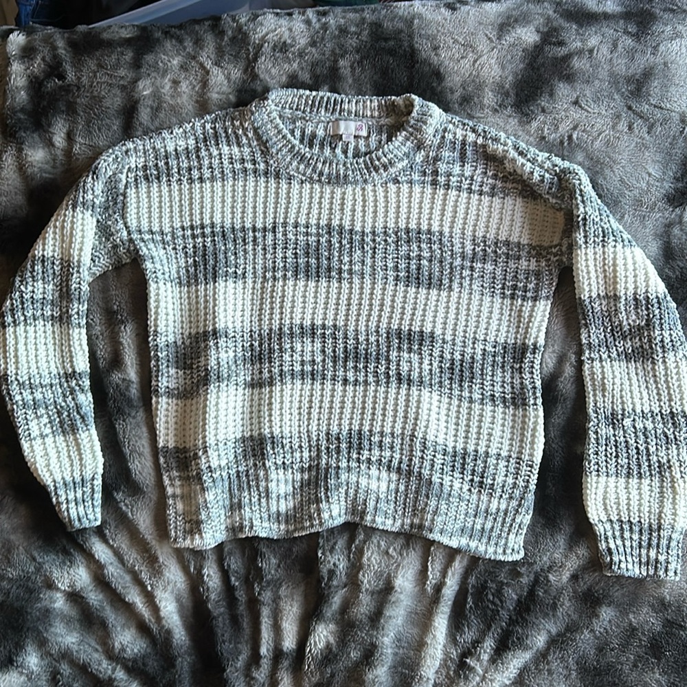 Kohl’s grey and white striped sweater xs